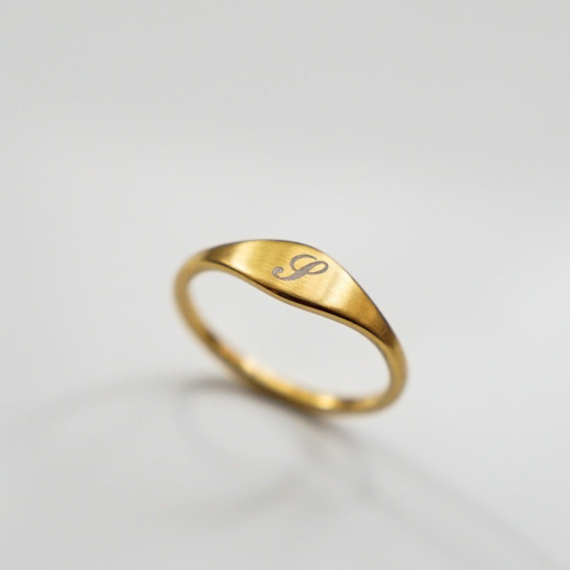 Personalized Initial Mini Flat Signet Ring - Matte Gold - Studdedheartz