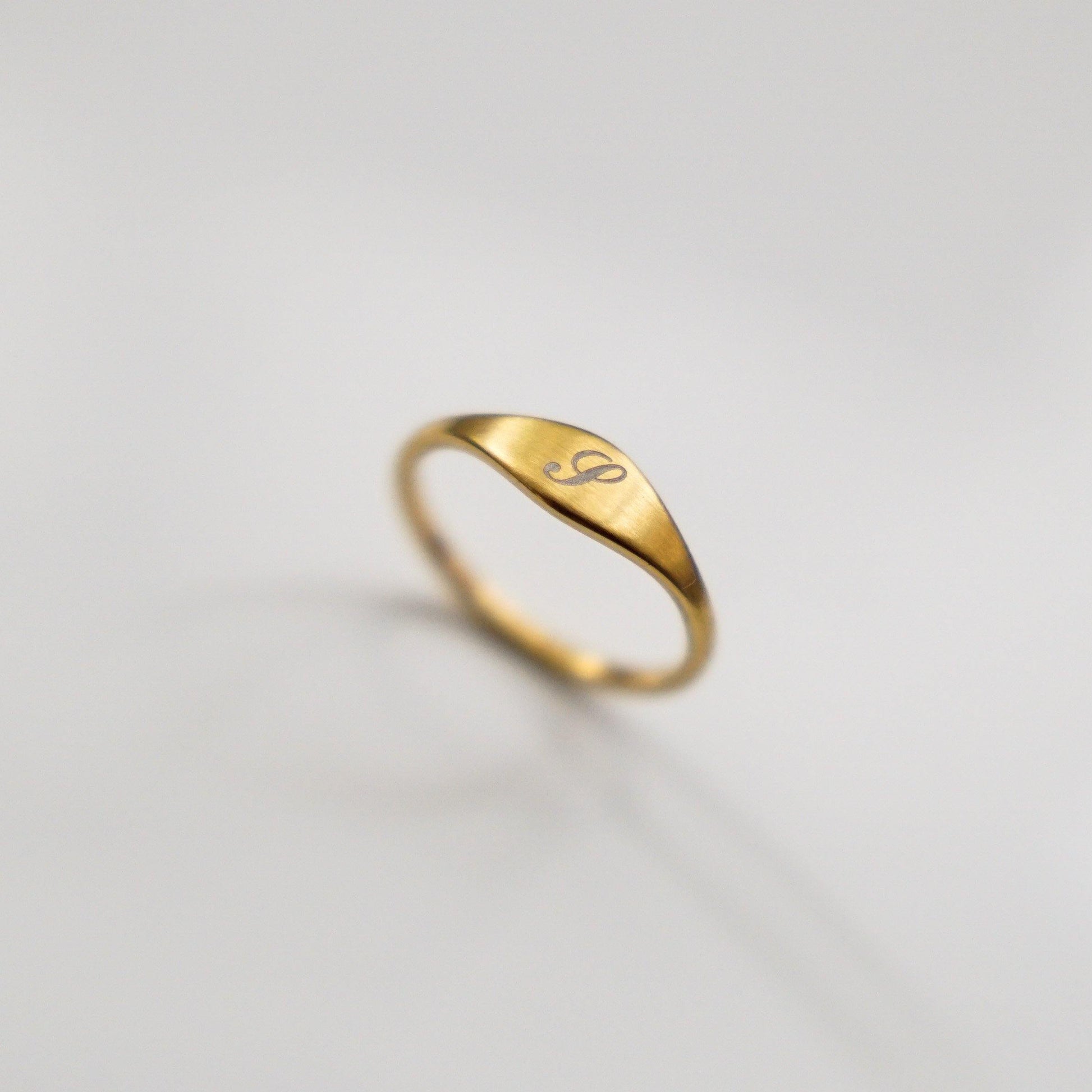 Personalized Initial Mini Flat Signet Ring - Matte Gold - Studdedheartz